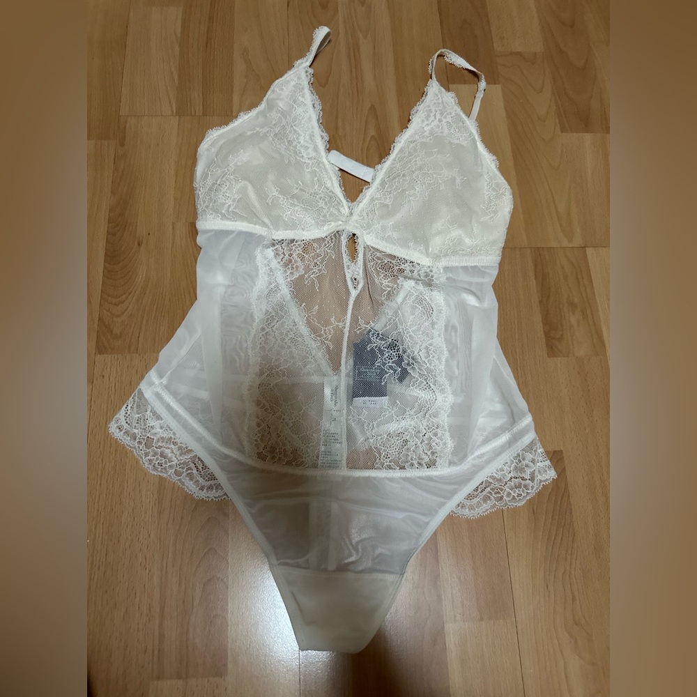 Brand New Abercrombie Sheer Bodysuit 🤍